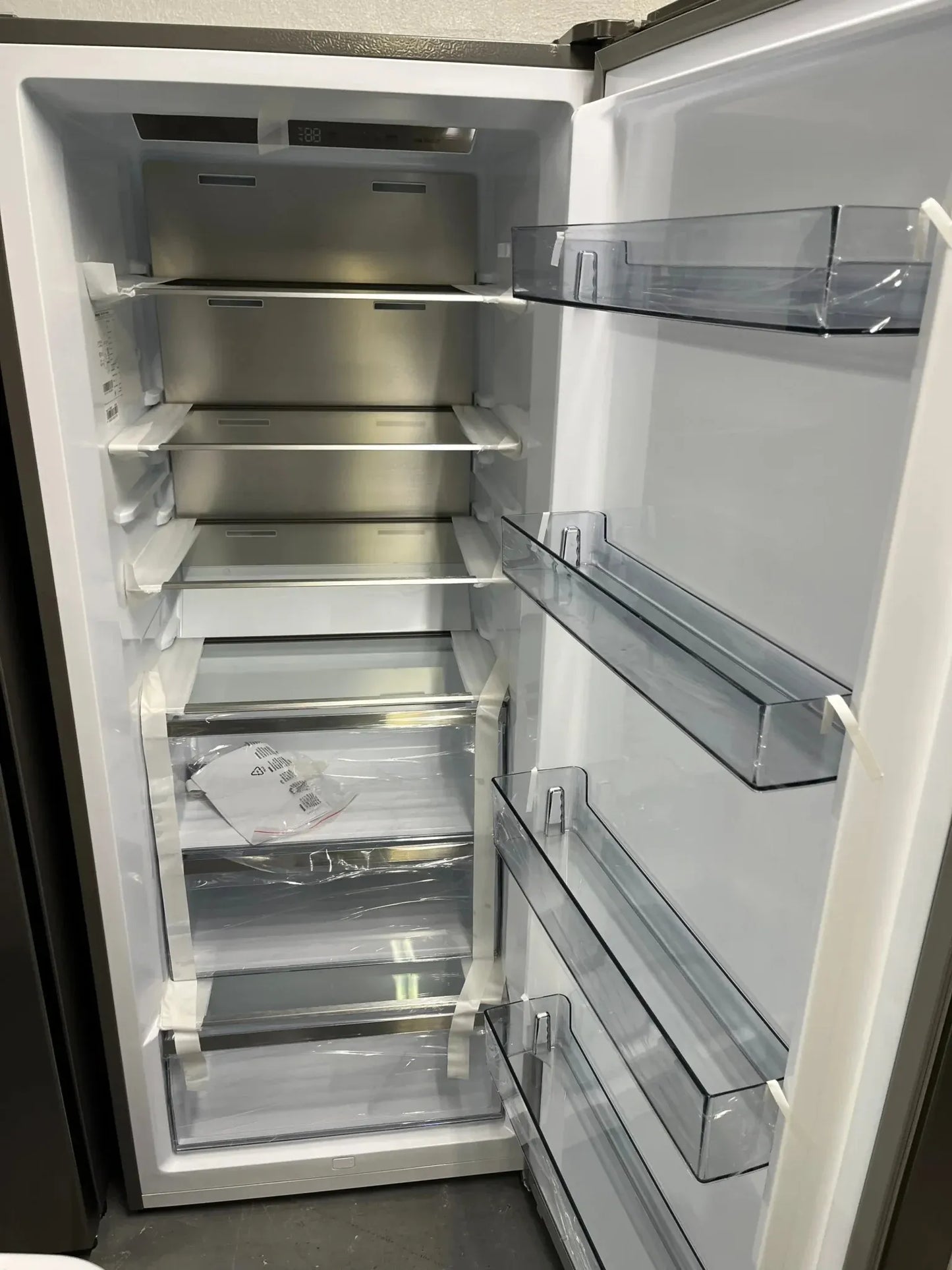 Factory second Hisense 384L upright freezer