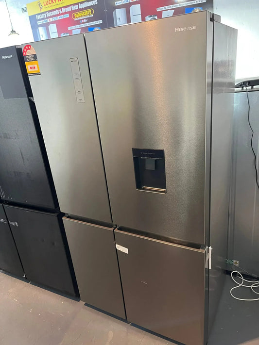 Factory second Hisense 649 ltr side by side door fridge freezer